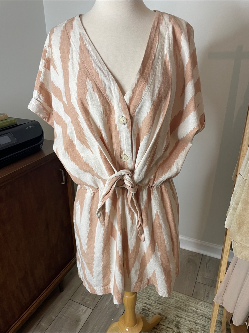 Lou & grey for The Loft,  V-Neck 1 piece short set in Blush and Ivory